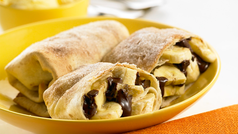 Ovnsbagte chimichangas med banan og chokolade